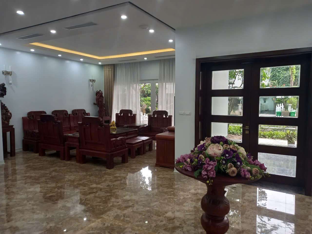 Bán Biệt Thự Đơn lập căn góc 320m2, đầy đủ đồ bên khu vườn mai Ecopark 1