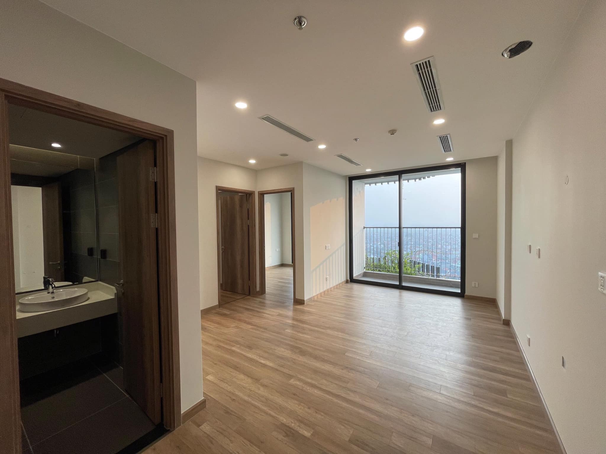 Bán căn hộ 72m , 2 phòng ngủ 2 vệ sinh tại tòa Landmark 1