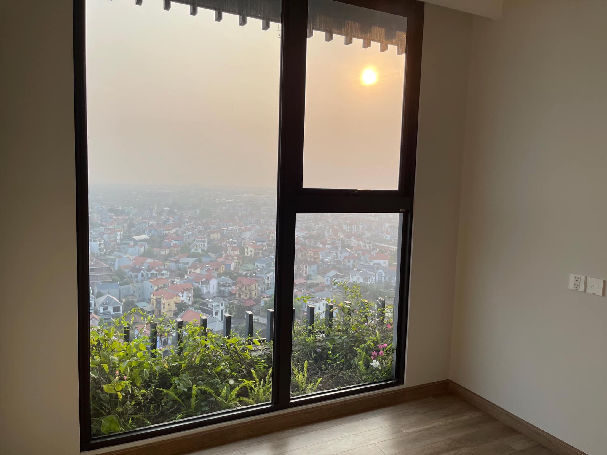 Bán căn hộ 72m , 2 phòng ngủ 2 vệ sinh tại tòa Landmark 5