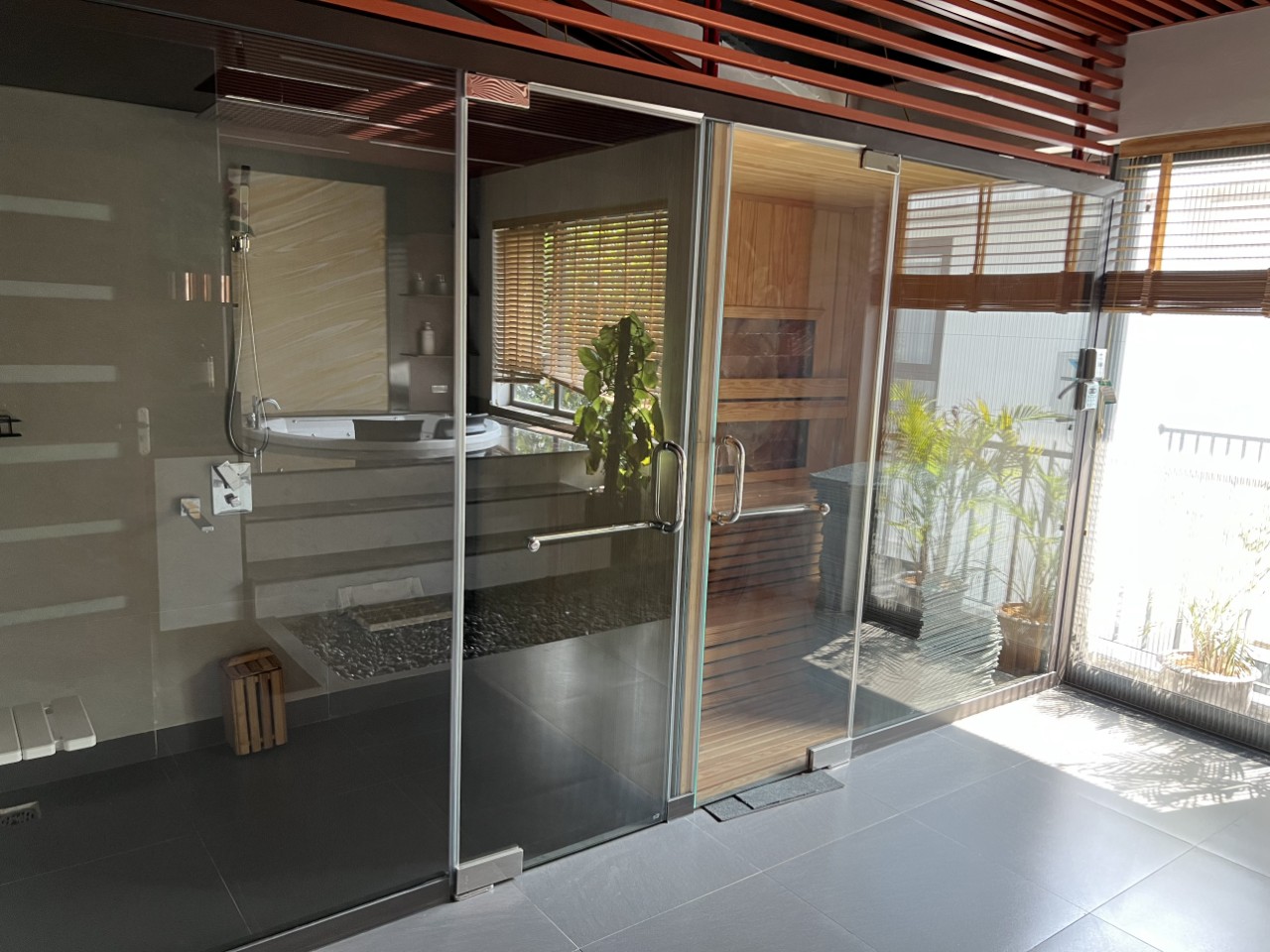Biệt thự 4 phòng ngủ đầy đủ nội thất cho thuê tại Mimosa 7