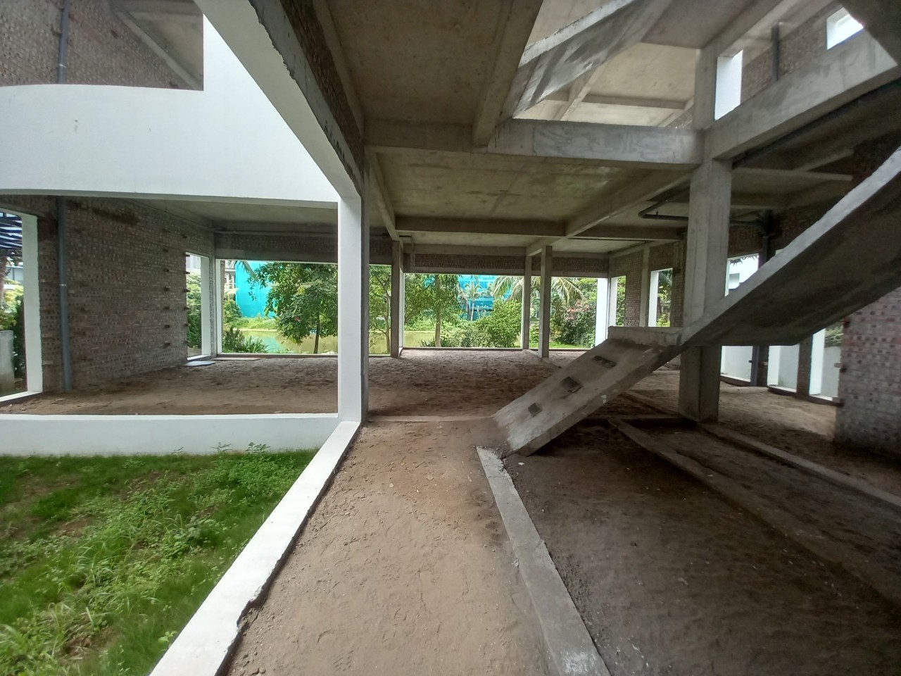 Biệt thự bàn giao thô 300m2 bên đảo ecopark cần bán 4