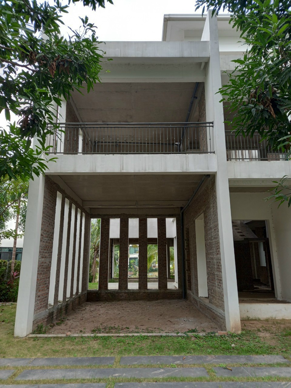Biệt thự bàn giao thô 300m2 bên đảo ecopark cần bán 5
