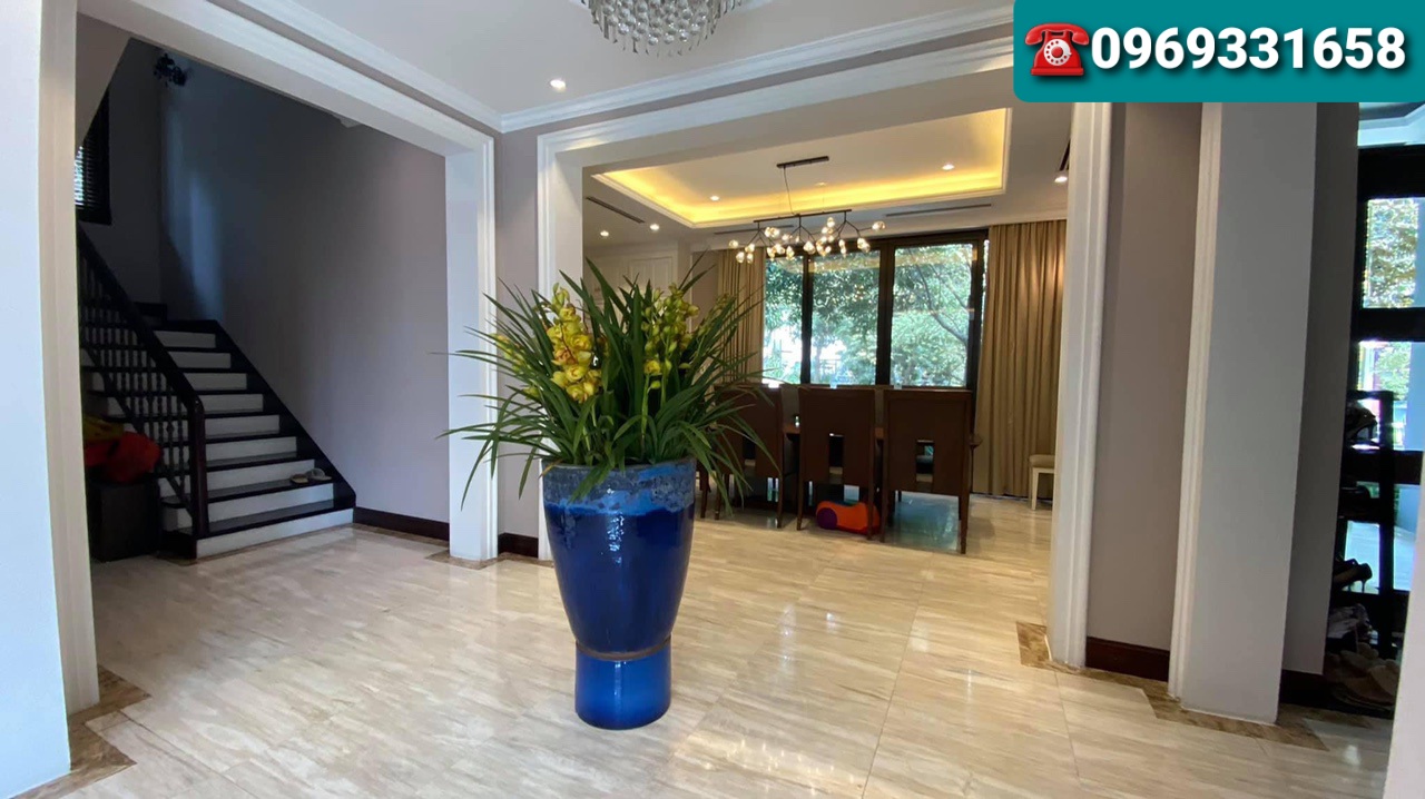 Biệt thự đơn lập sân vườn rộng bên Ecopark cho thuê.Giá chỉ 45tr/tháng 2