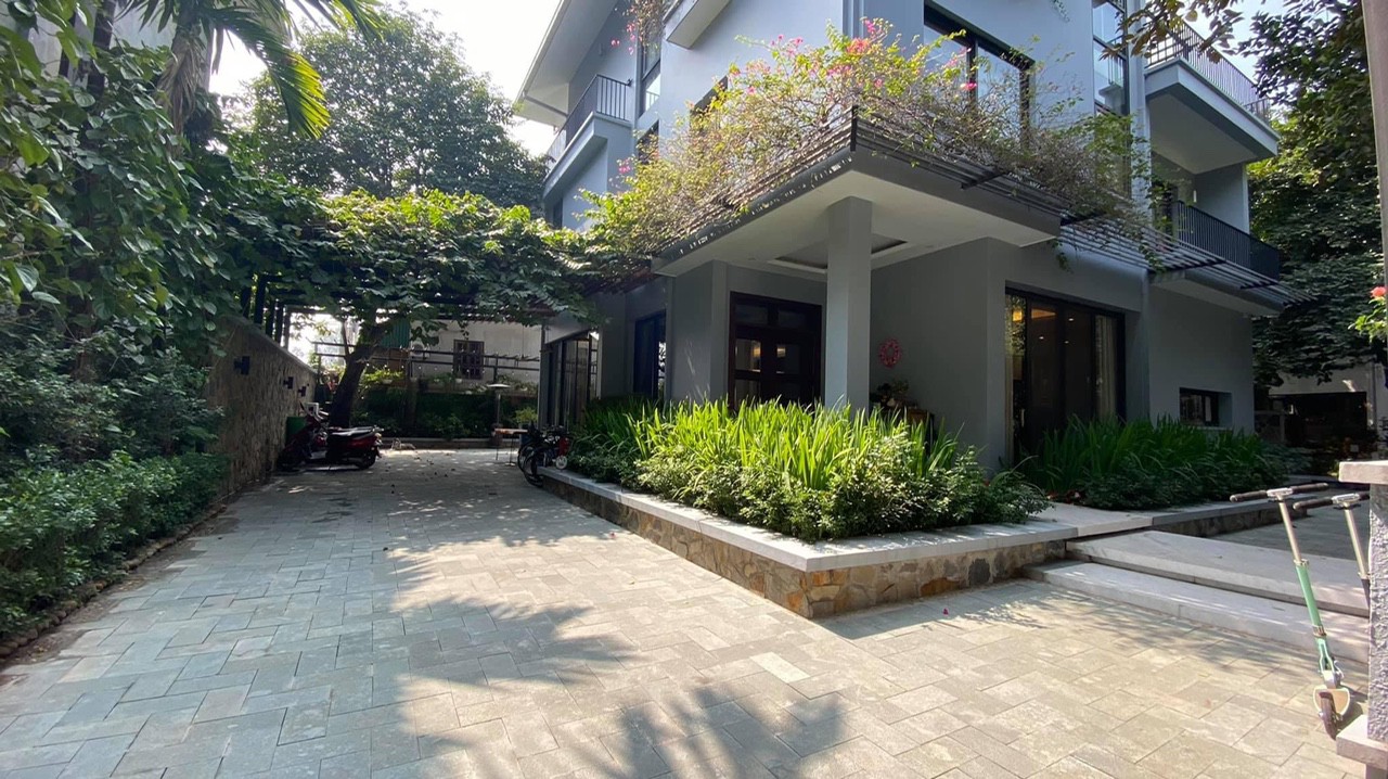 Biệt thự đơn lập sân vườn rộng bên Ecopark cho thuê.Giá chỉ 45tr/tháng 5