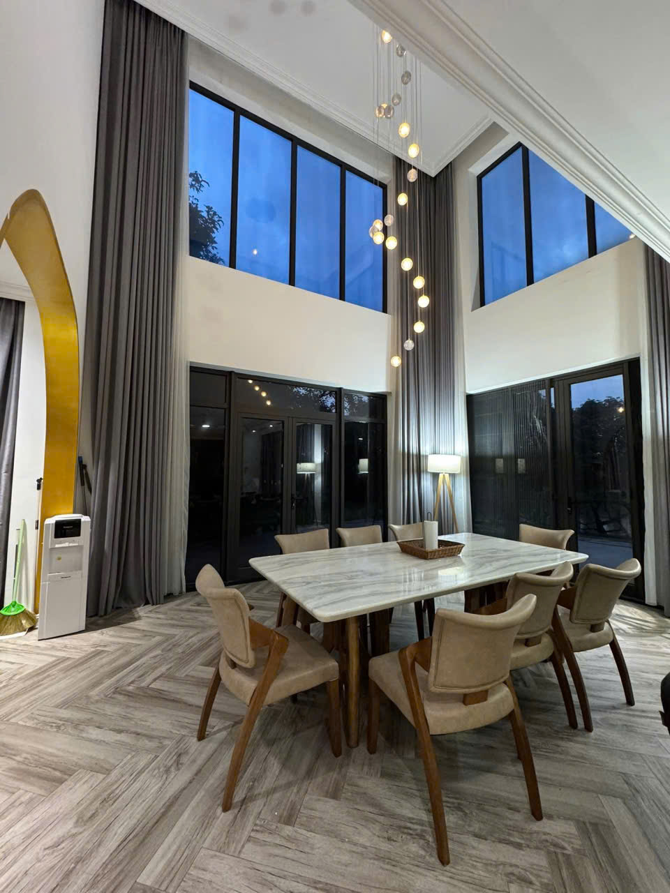 Biệt thự Đơn Lập Vinhomes Riverside 4 phòng ngủ, đủ đồ, có view sông cần cho thuê 1