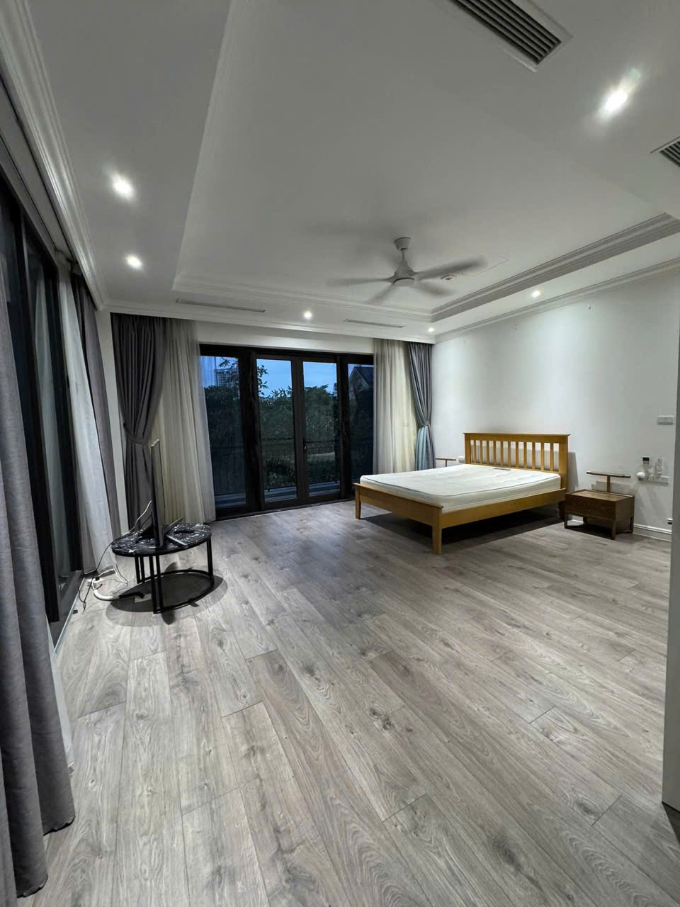 Biệt thự Đơn Lập Vinhomes Riverside 4 phòng ngủ, đủ đồ, có view sông cần cho thuê 11