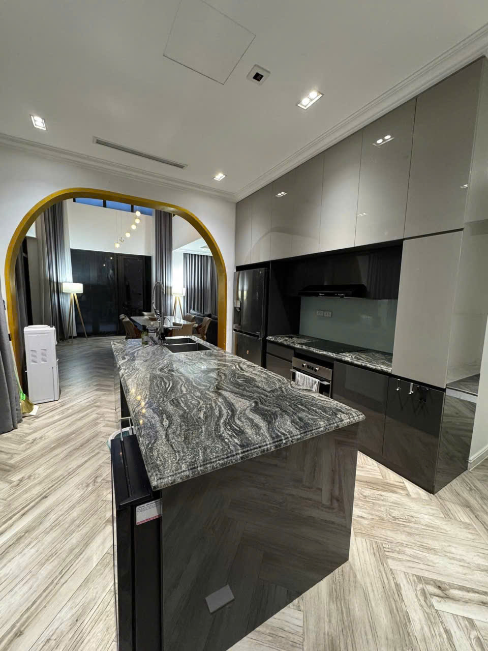 Biệt thự Đơn Lập Vinhomes Riverside 4 phòng ngủ, đủ đồ, có view sông cần cho thuê 2