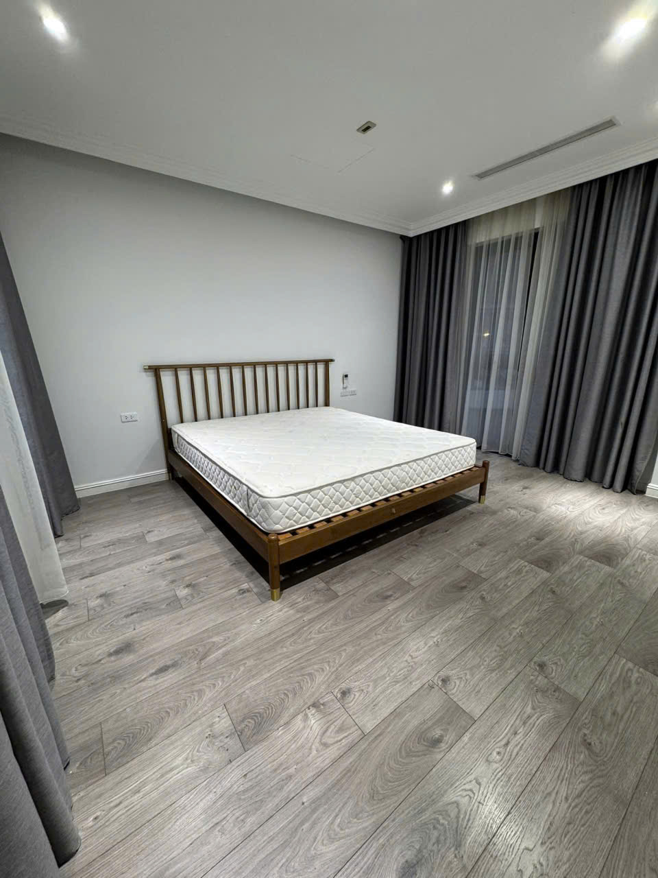 Biệt thự Đơn Lập Vinhomes Riverside 4 phòng ngủ, đủ đồ, có view sông cần cho thuê 5