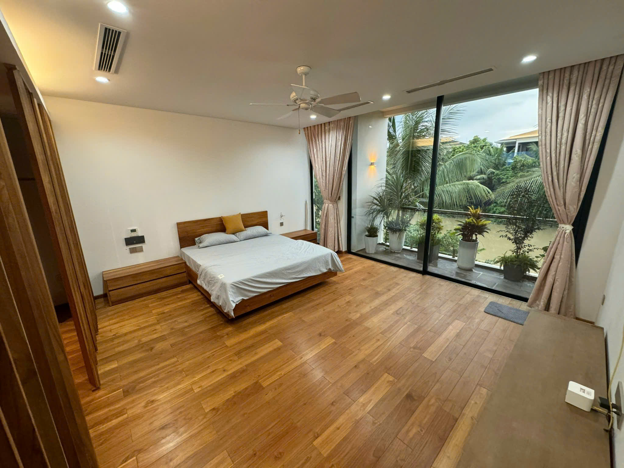Biệt thự sân vườn 270m2, full đồ bên khu BT Đảo Ecopark cần cho thuê 5