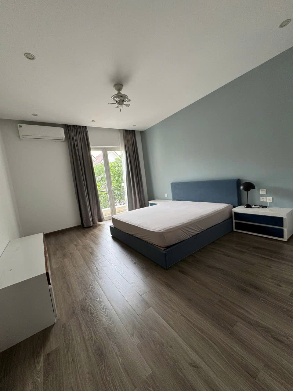 Biệt thự song lập 4 phòng ngủ, đủ đồ có view sông bên Vinhomes Riverside Long biên cho thuê 9