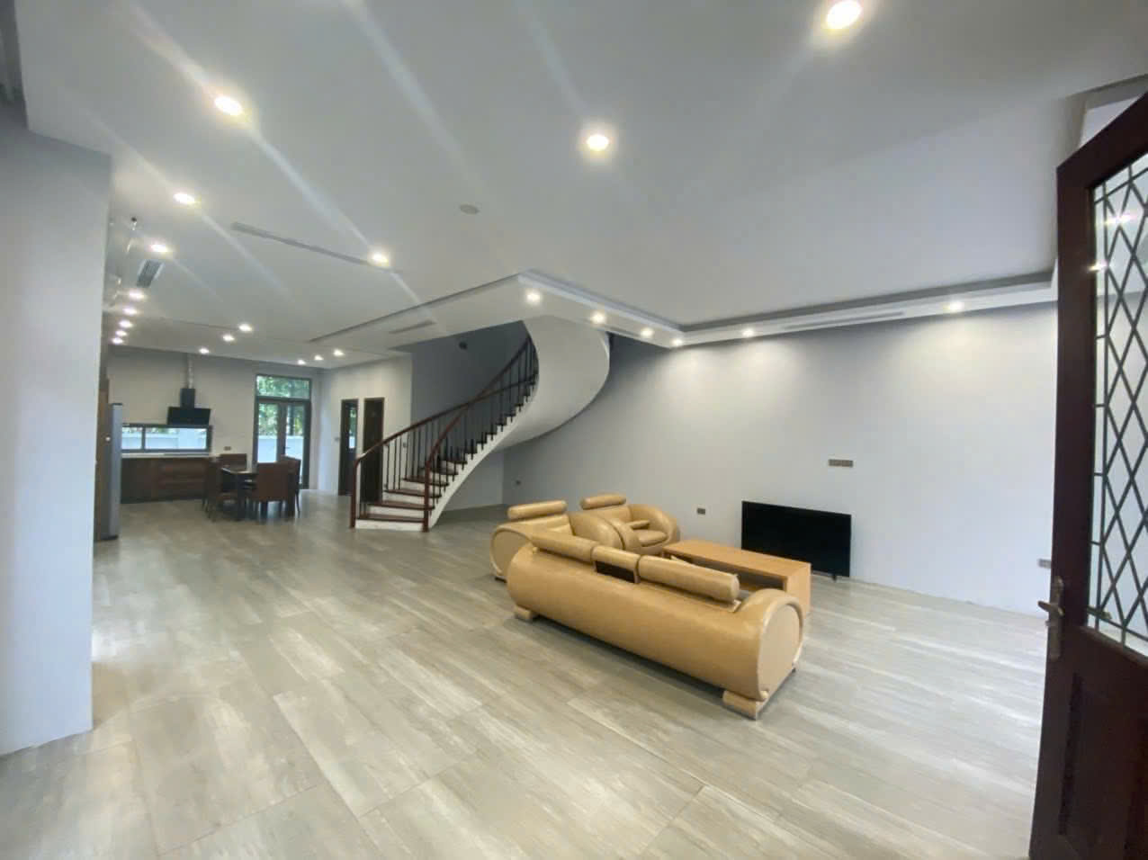 Biệt thự song lập 4 phòng ngủ, đủ đồ Vinhomes Riverside The hamony cần cho thuê 3