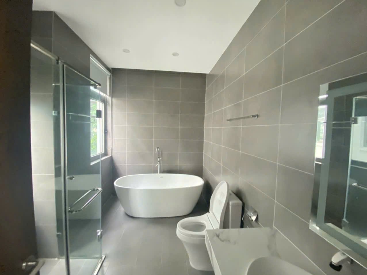 Biệt thự song lập 4 phòng ngủ, đủ đồ Vinhomes Riverside The hamony cần cho thuê 8