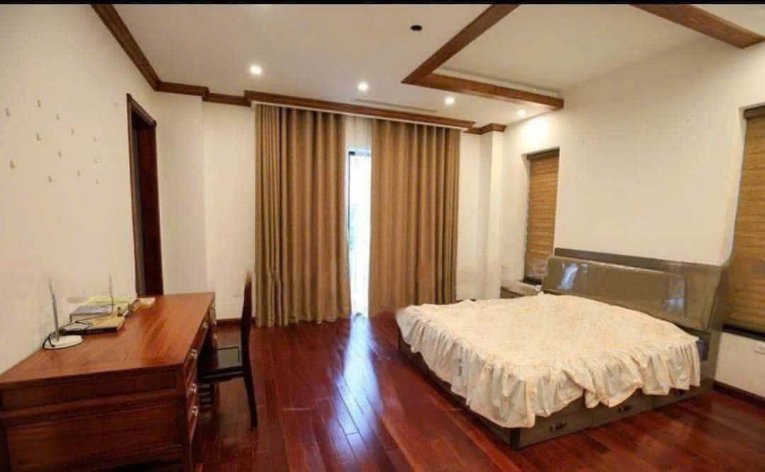 Biệt thự song lập 4 phòng ngủ, nội thất đẹp, có view sông bên Vinhomes Riverside Long biên cho thuê 10