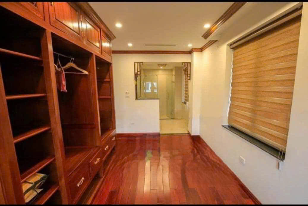 Biệt thự song lập 4 phòng ngủ, nội thất đẹp, có view sông bên Vinhomes Riverside Long biên cho thuê 12