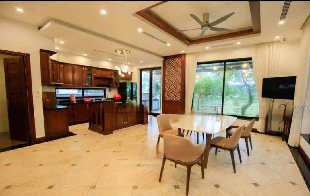 Biệt thự song lập 4 phòng ngủ, nội thất đẹp, có view sông bên Vinhomes Riverside Long biên cho thuê 2
