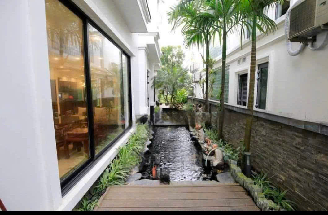 Biệt thự song lập 4 phòng ngủ, nội thất đẹp, có view sông bên Vinhomes Riverside Long biên cho thuê 3