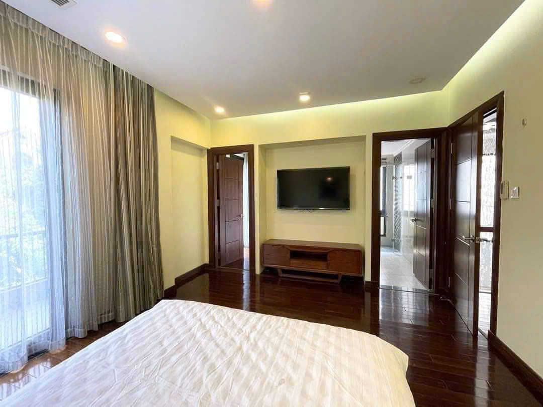 Biệt thự song lập 4 phòng ngủ, nội thất đẹp, có view sông bên Vinhomes Riverside Long biên cho thuê 5