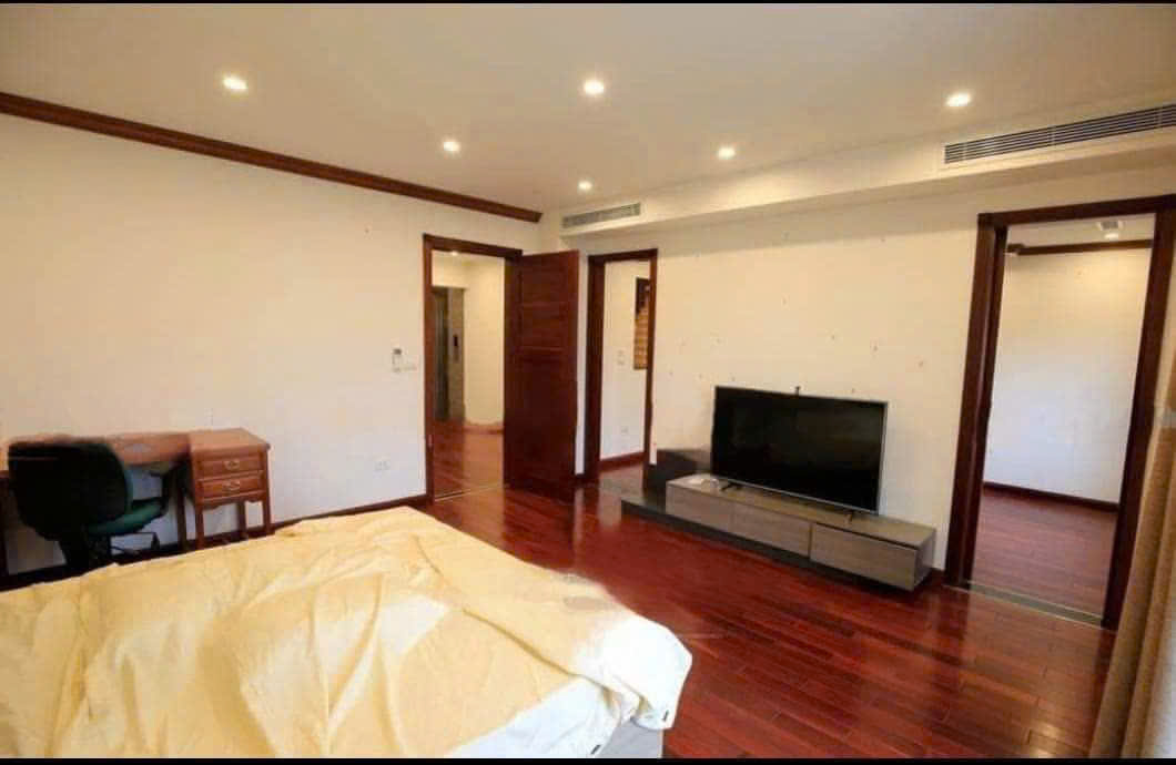 Biệt thự song lập 4 phòng ngủ, nội thất đẹp, có view sông bên Vinhomes Riverside Long biên cho thuê 7