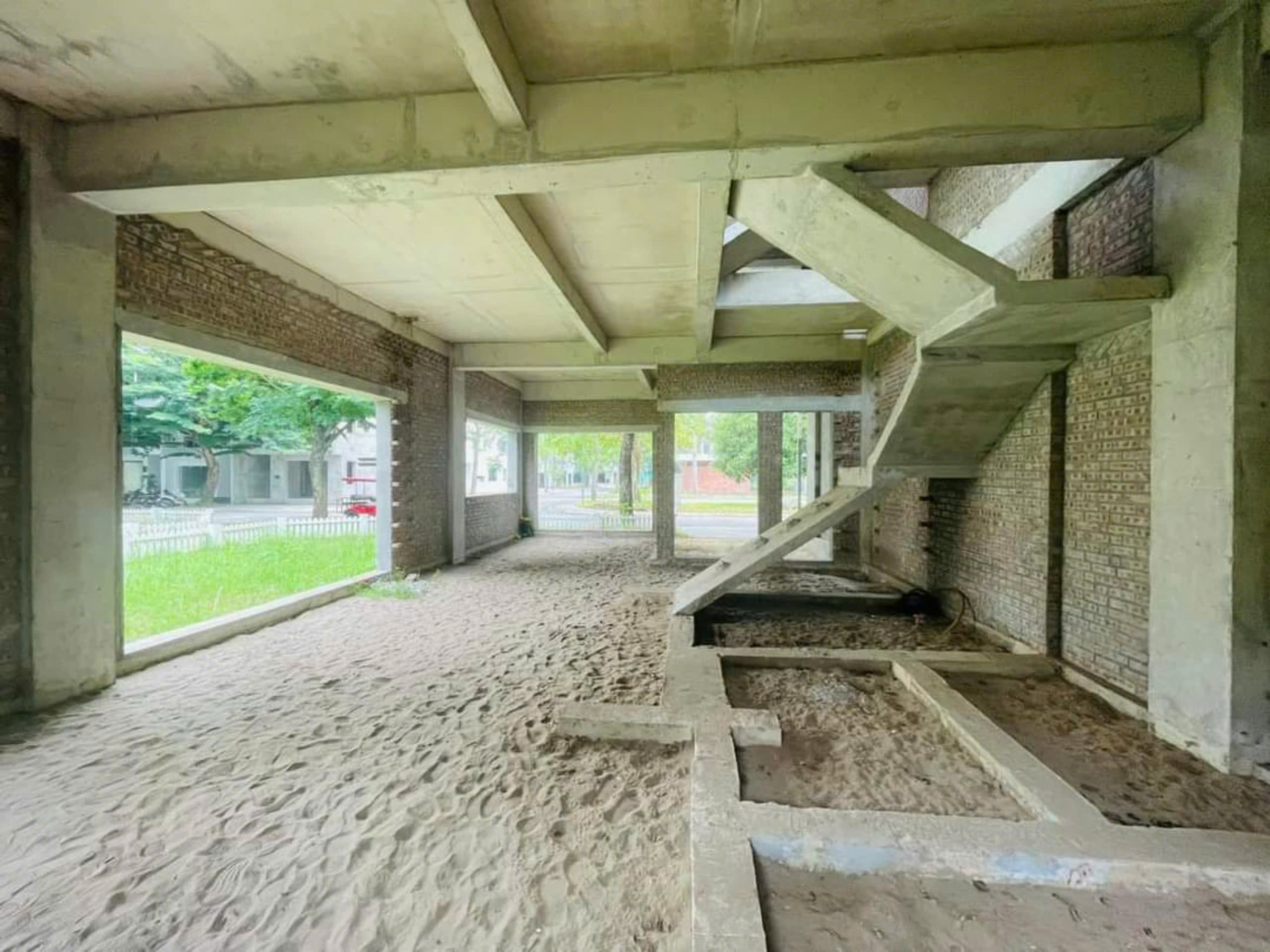 Biệt thự song lập sân vườn 270m2 thô bên khu Spring Valley Ecopark cần bán 3
