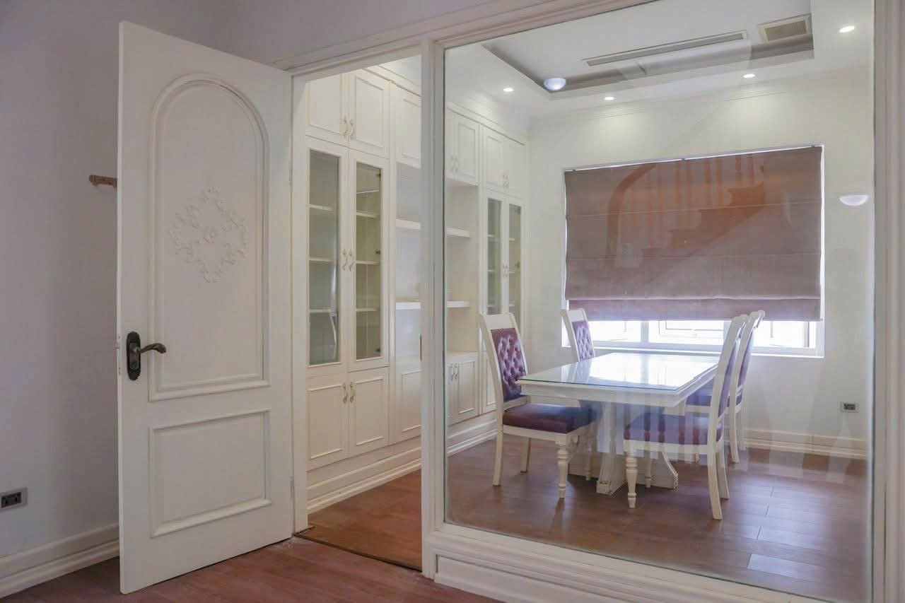 Biệt thự song lập sân vườn 4 phòng ngủ,đầy đủ đồ bên Vinhomes Riverside Long biên cho thuê 10