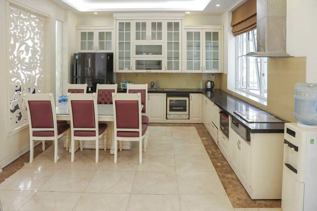 Biệt thự song lập sân vườn 4 phòng ngủ,đầy đủ đồ bên Vinhomes Riverside Long biên cho thuê 3