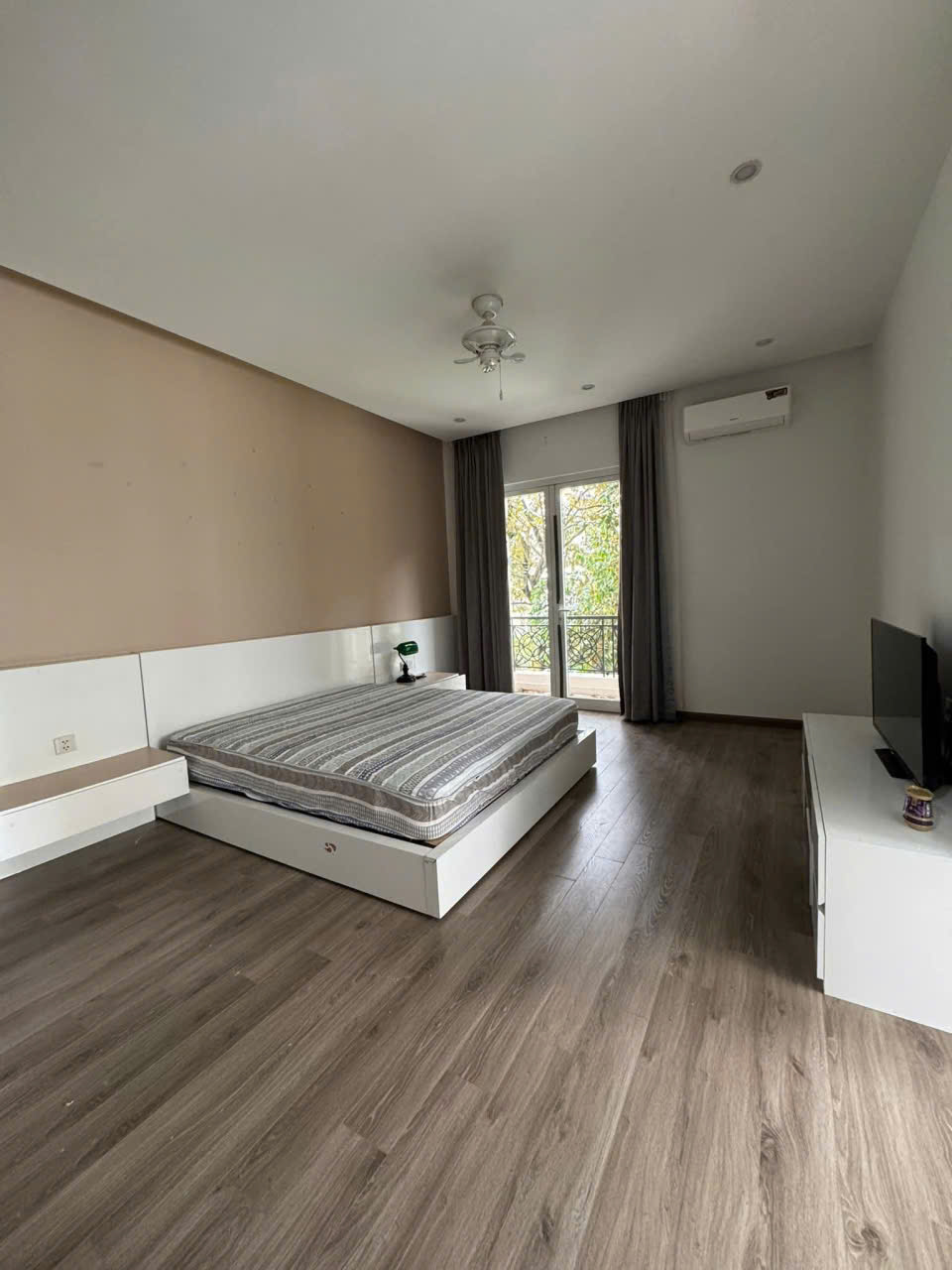 Biệt thự Vinhomes Riverside có view sông,4 phòng ngủ đủ đồ càn cho thuê 6