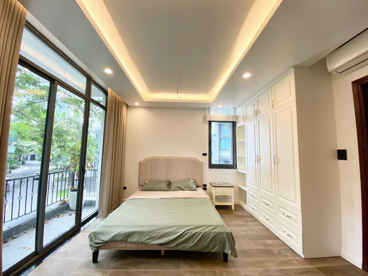 Cần bán căn biệt thự 5 phòng ngủ, full nội thất cao cấp bên Marina Ecopark 1