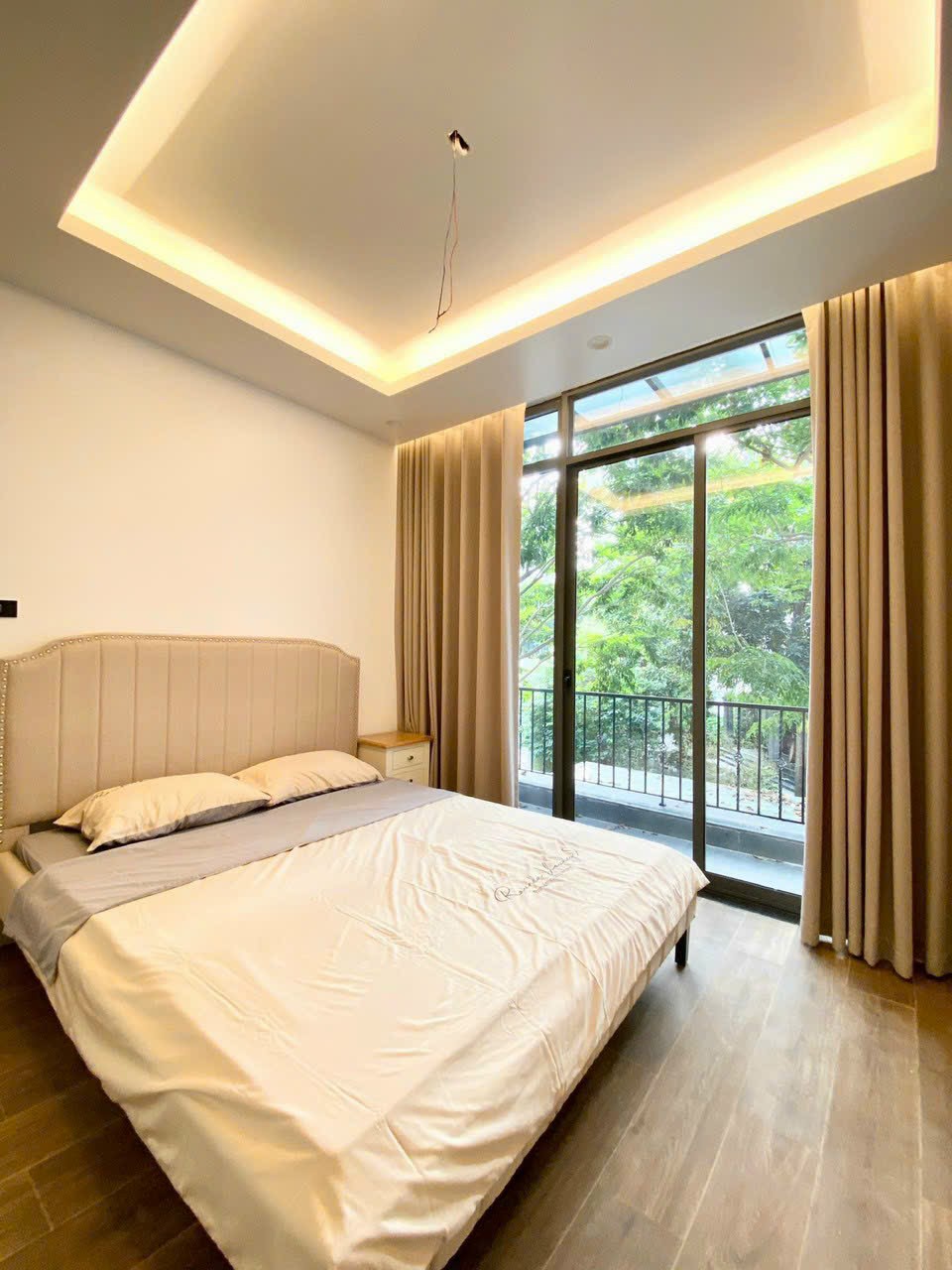 Cần bán căn biệt thự 5 phòng ngủ, full nội thất cao cấp bên Marina Ecopark 2