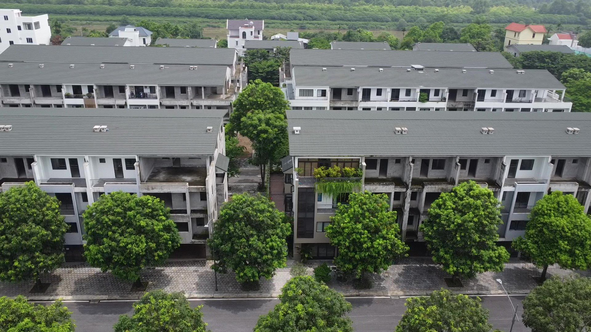 Cần bán căn biệt thự sân vườn 289m2 bên khu Spring Valley Ecopark 4