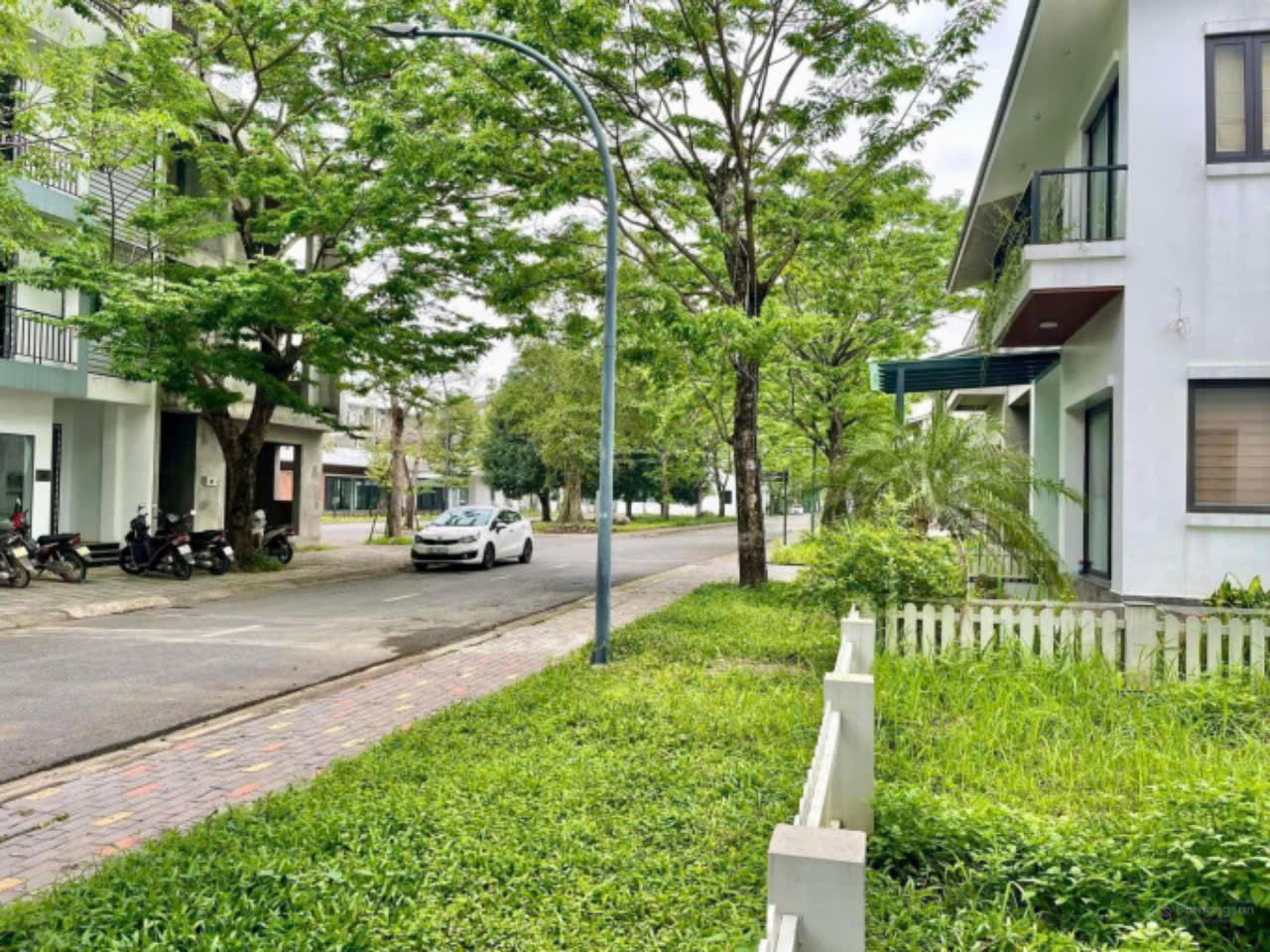 Cần bán căn biệt thự sân vườn 289m2 bên khu Spring Valley Ecopark 5