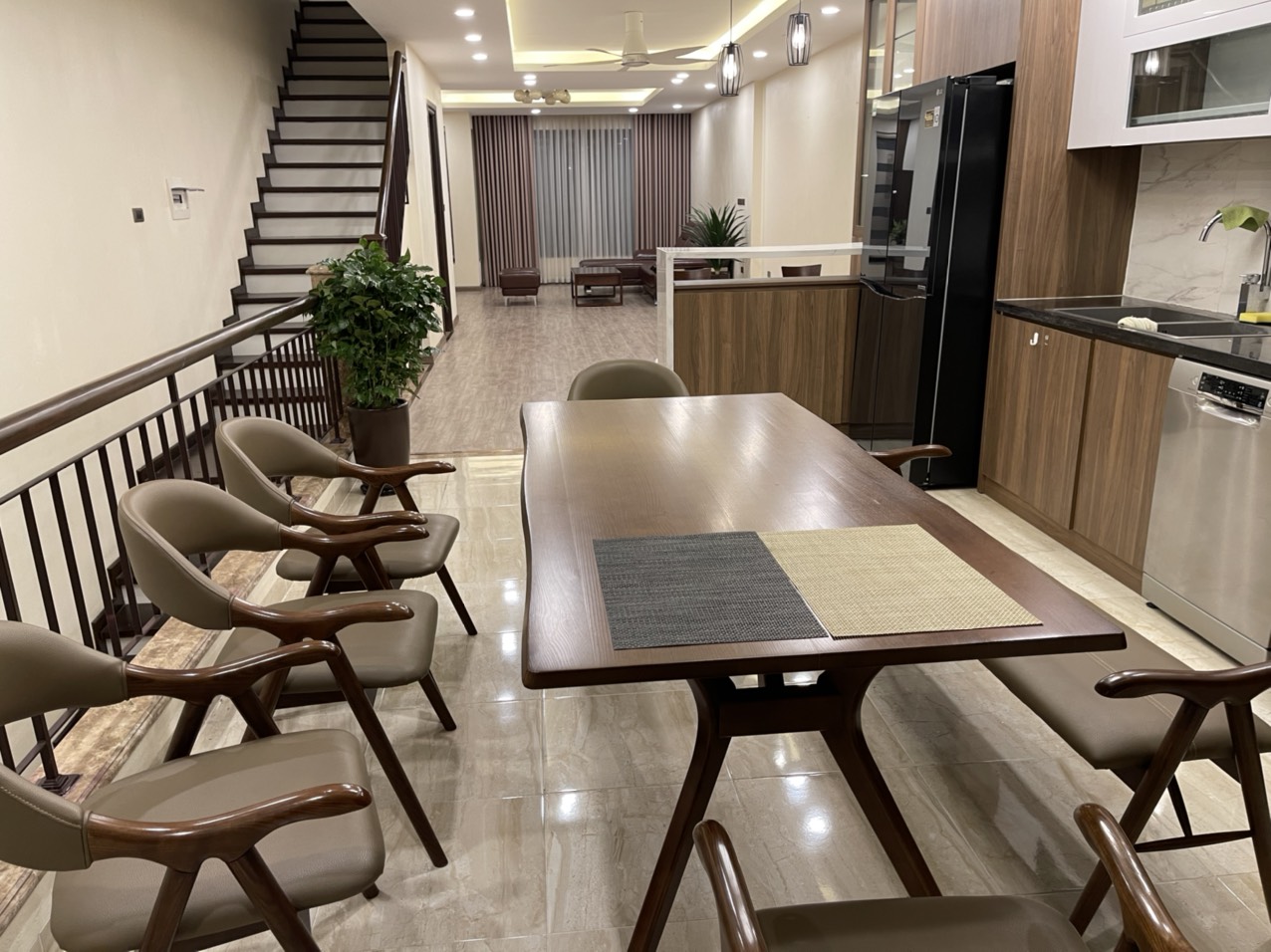 CẦN BÁN NHÀ PHỐ 100M2 X 4 TẦNG DÃY C KHU PHỐ THỦY NGUYÊN ECOPARK VĂN GIANG 5