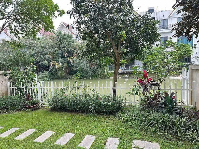 Căn biệt thự đơn lập 4 phòng ngủ, đầy đủ đồ,view sông bên Vinhomes riverside long biên cho thuê 1
