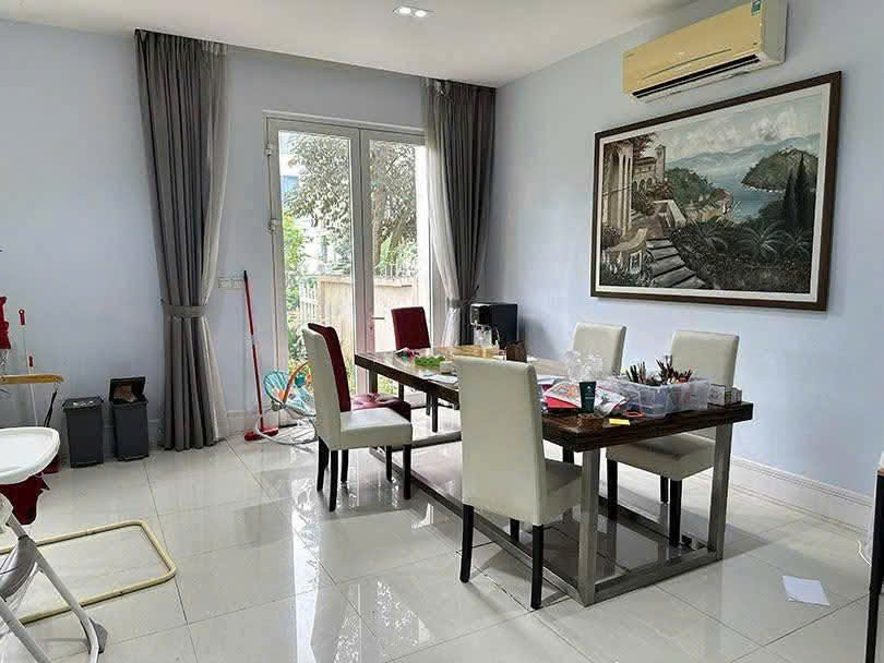 Căn biệt thự đơn lập 4 phòng ngủ, đầy đủ đồ,view sông bên Vinhomes riverside long biên cho thuê 3
