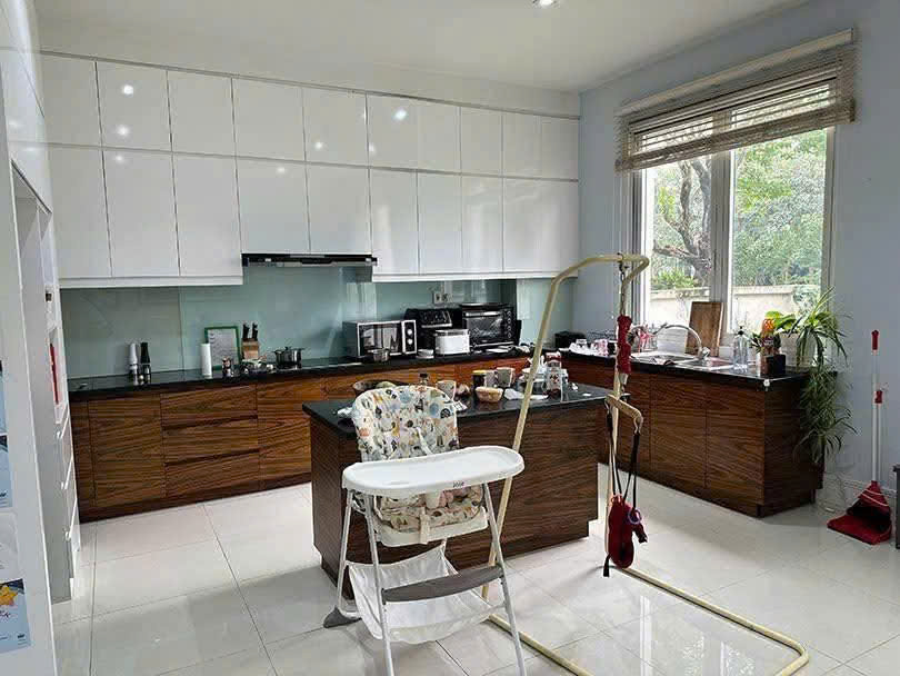 Căn biệt thự đơn lập 4 phòng ngủ, đầy đủ đồ,view sông bên Vinhomes riverside long biên cho thuê 4