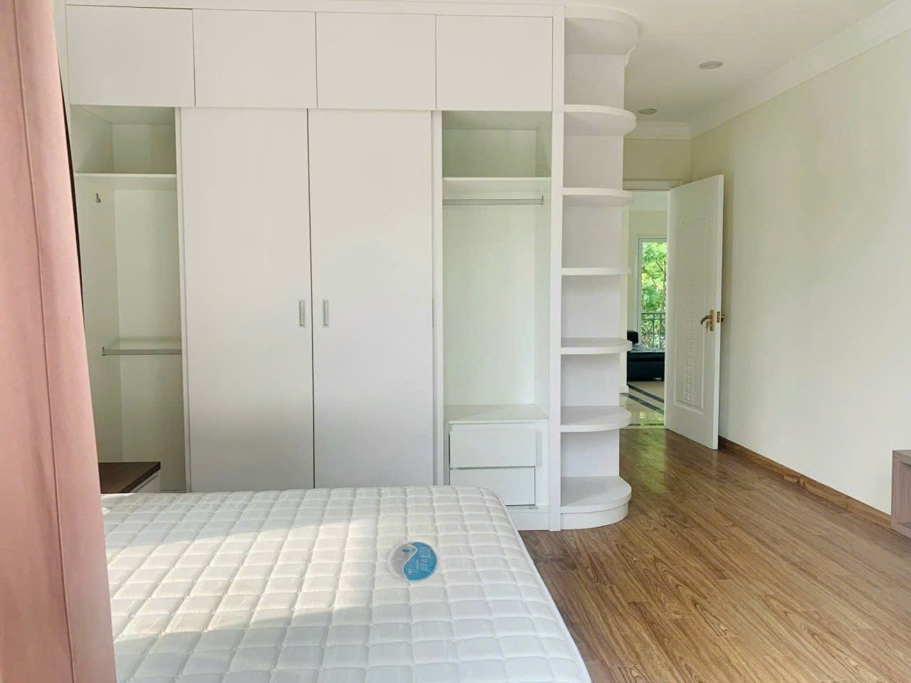 Căn Biệt thự Đơn lập có sân vườn 250m2,4 phòng ngủ, đủ đồ bên vinhomes Riverside cần cho thuê 11