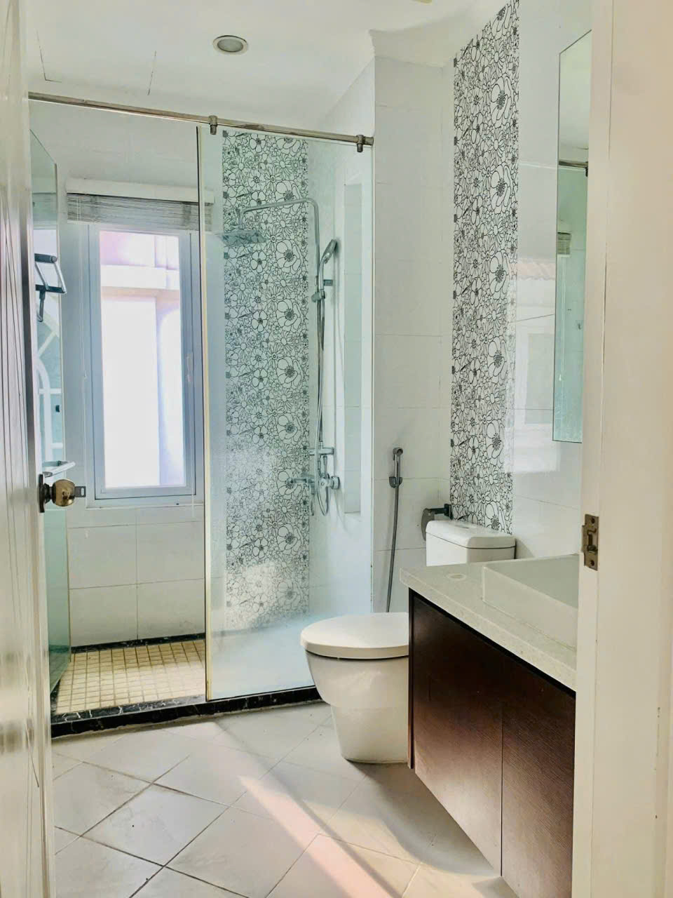 Căn Biệt thự Đơn lập có sân vườn 250m2,4 phòng ngủ, đủ đồ bên vinhomes Riverside cần cho thuê 12