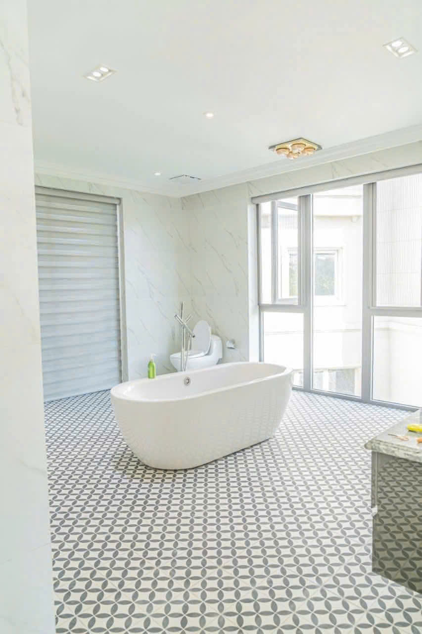 Căn Biệt Thự Đơn lập sân vườn rộng, cạnh sông,full đồ bên Vinhomes Riverside long biên cho thuê 4