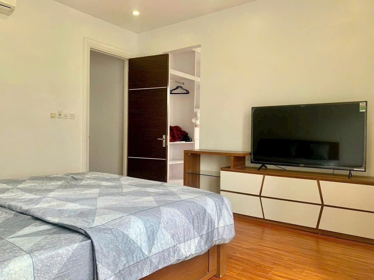 Căn Biệt Thự song lập 4 phòng ngủ, đầy đủ đồ đẹp,view sông cần cho thuê 8
