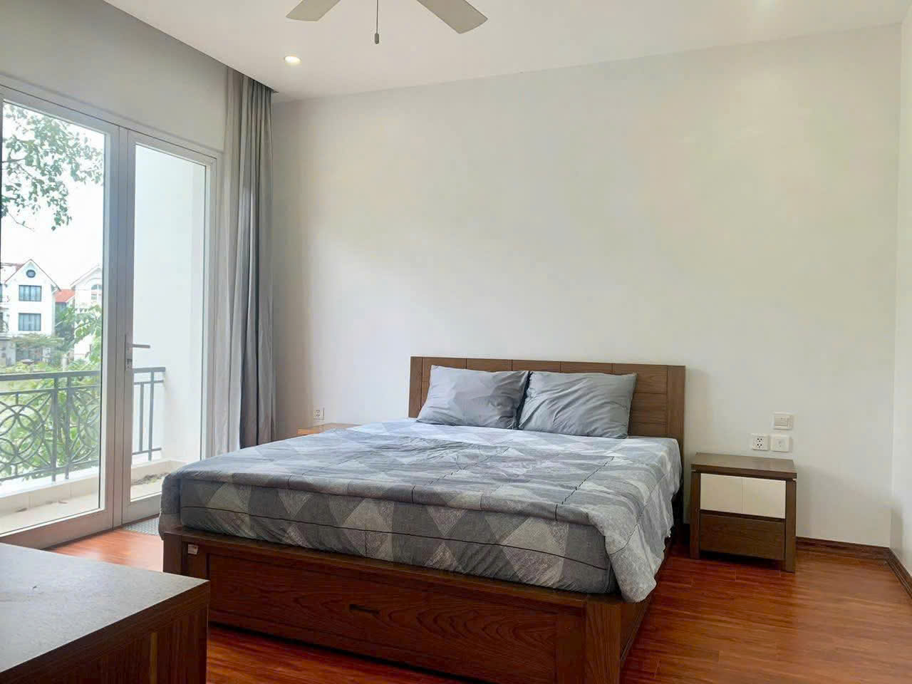 Căn Biệt Thự song lập 4 phòng ngủ, đầy đủ đồ đẹp,view sông cần cho thuê 9