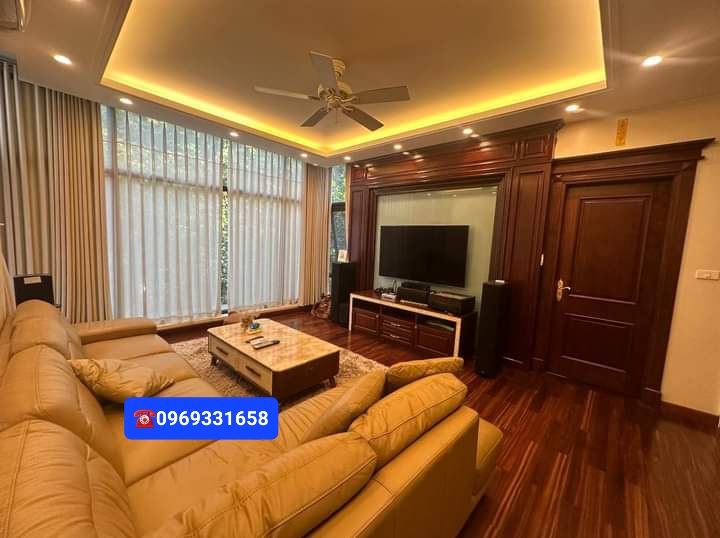 Cần cho thuê căn biệt thự song lập 4 phòng ngủ,đủ đồ bên khu Marina ecopark 4