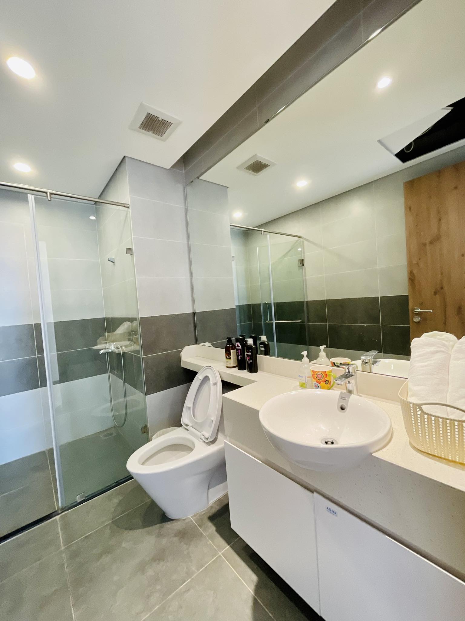 Căn hộ 106m , 3 phòng ngủ đầy đủ nội thất tại S2 Sky oasis 8