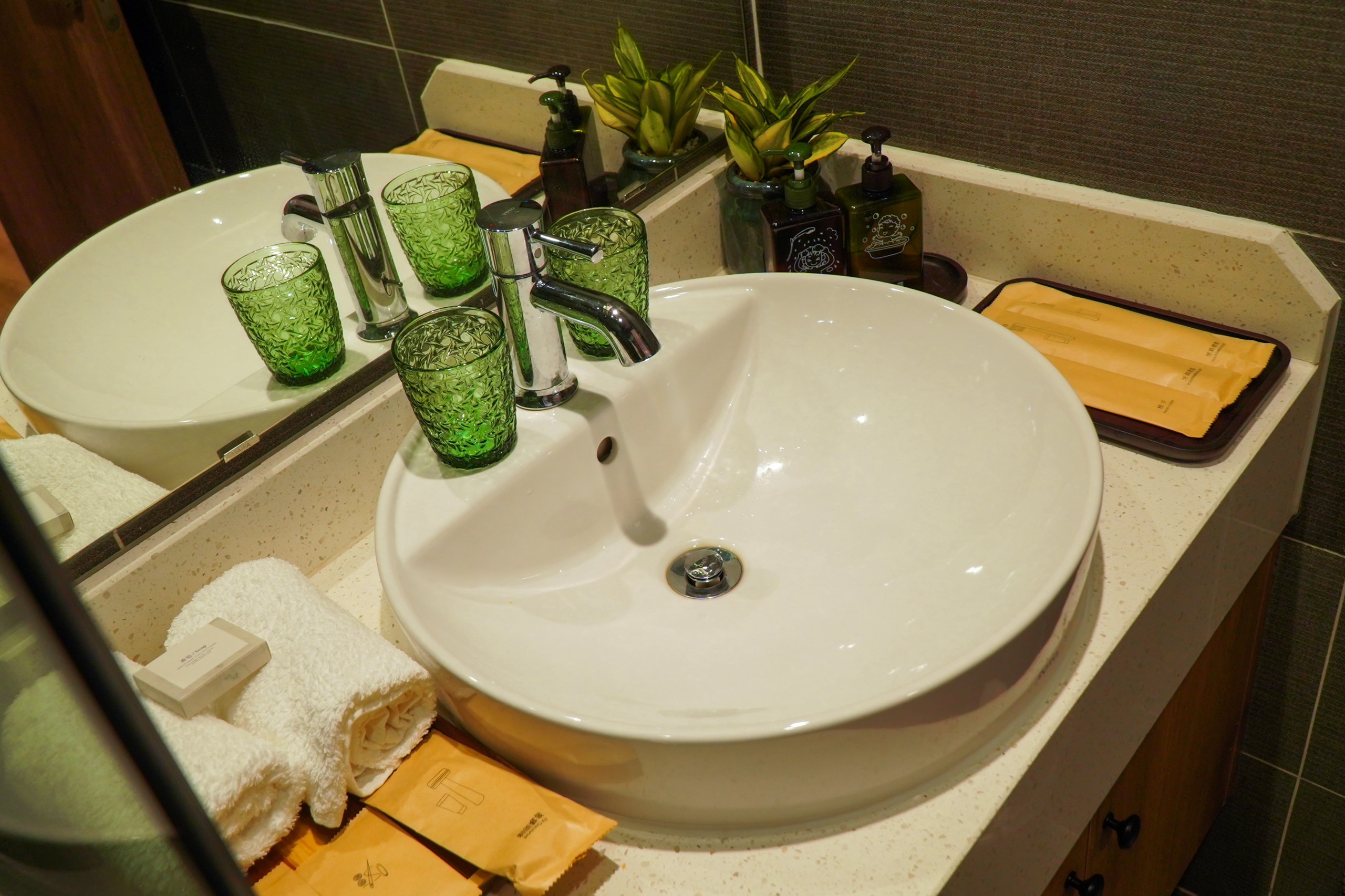 CĂN HỘ 2 PHÒNG NGỦ,ĐỦ ĐỒ ĐẸP BÊN TÒA ONSEN ECOPARK CHO THUÊ 10