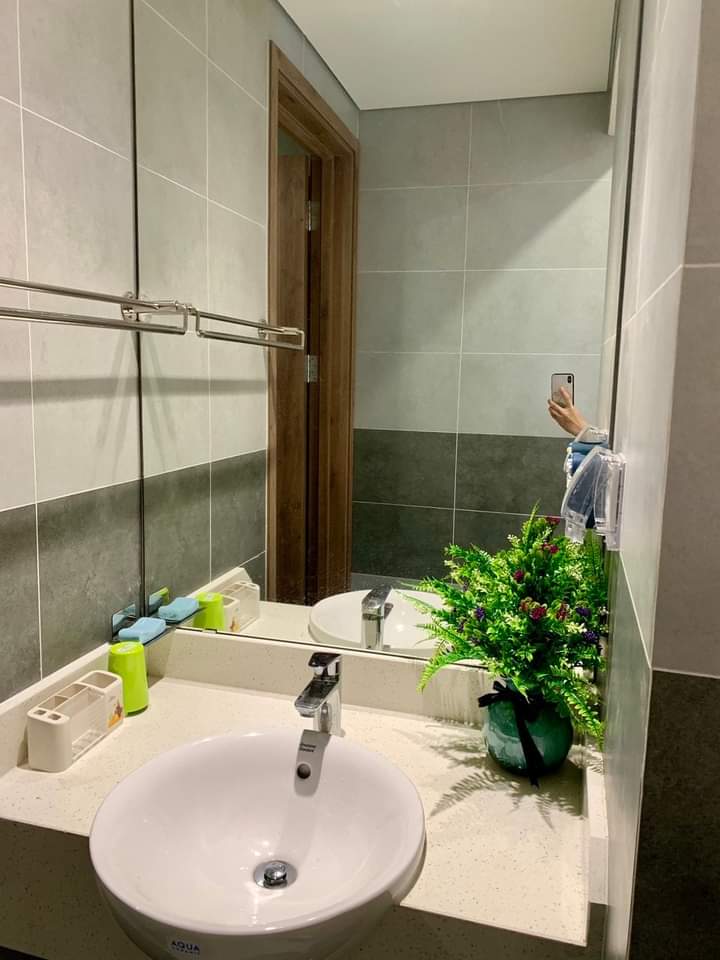 căn hộ 52m2,2pn,1wc,đủ đồ bên tòa sky oasis ecopark cho thuê 5