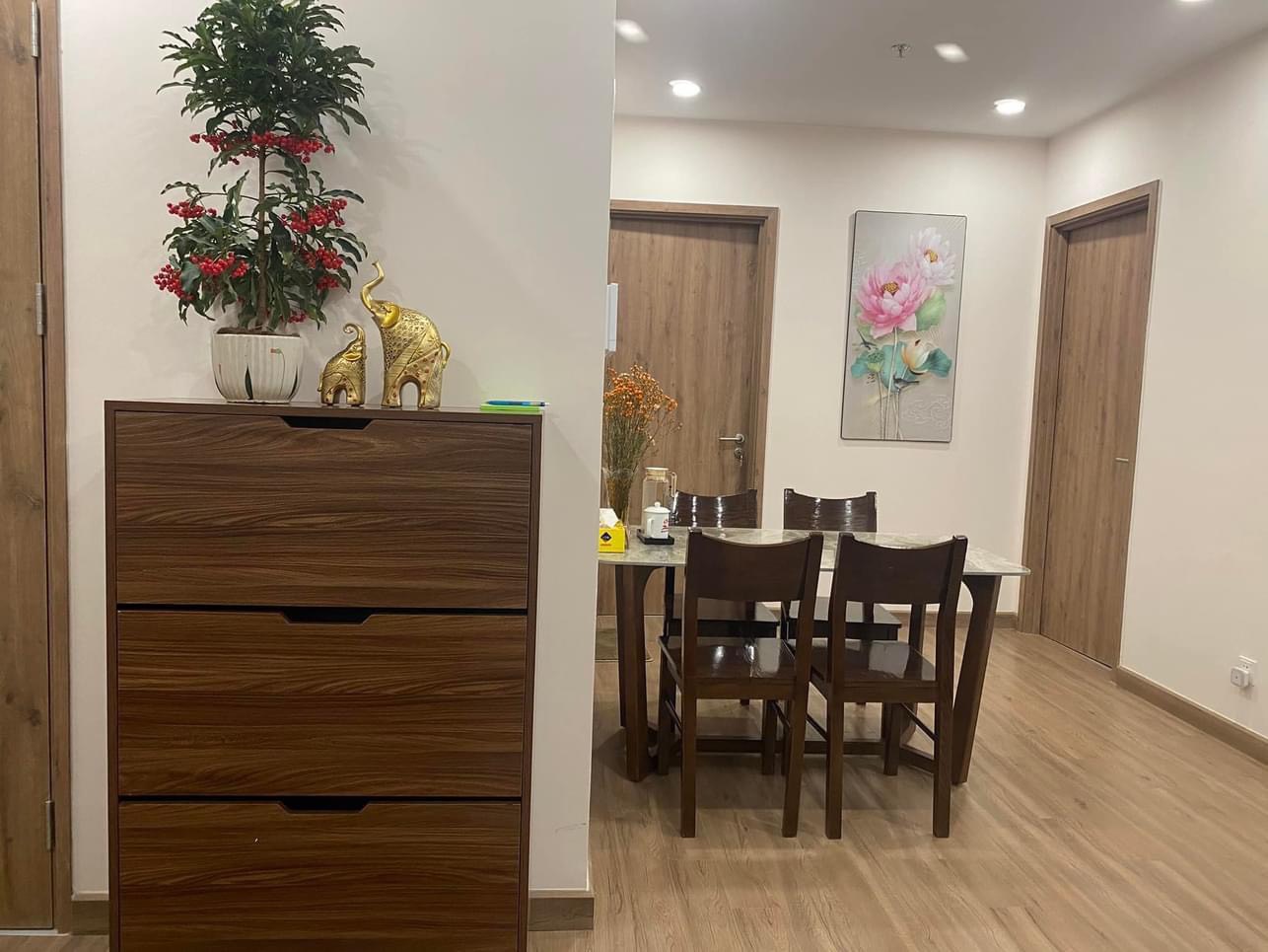 căn hộ 60m2,2pn,đủ đồ bên tòa SP sky oasis ecopark cho thuê 3