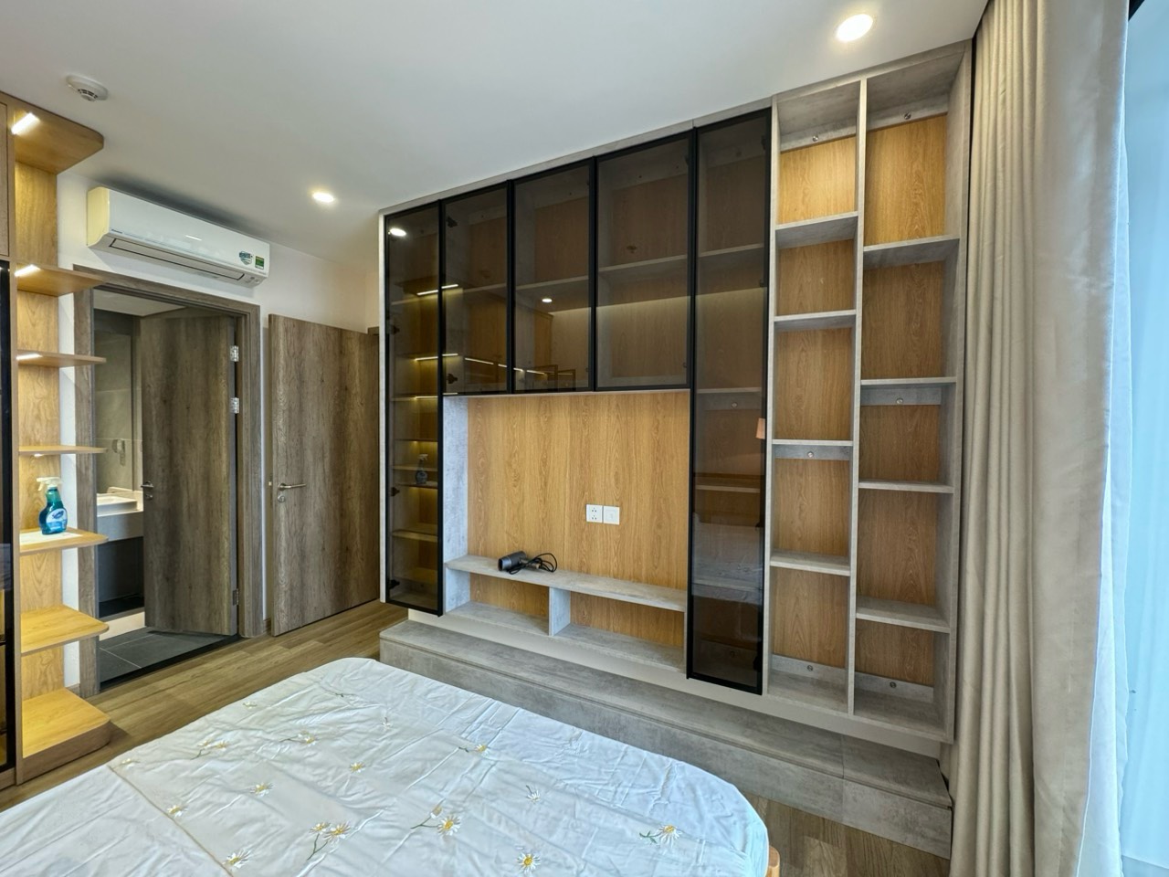 Căn hộ 68m2,2pn,2wc,đủ đồ bên tòa solforest ecopark cho thuê 8