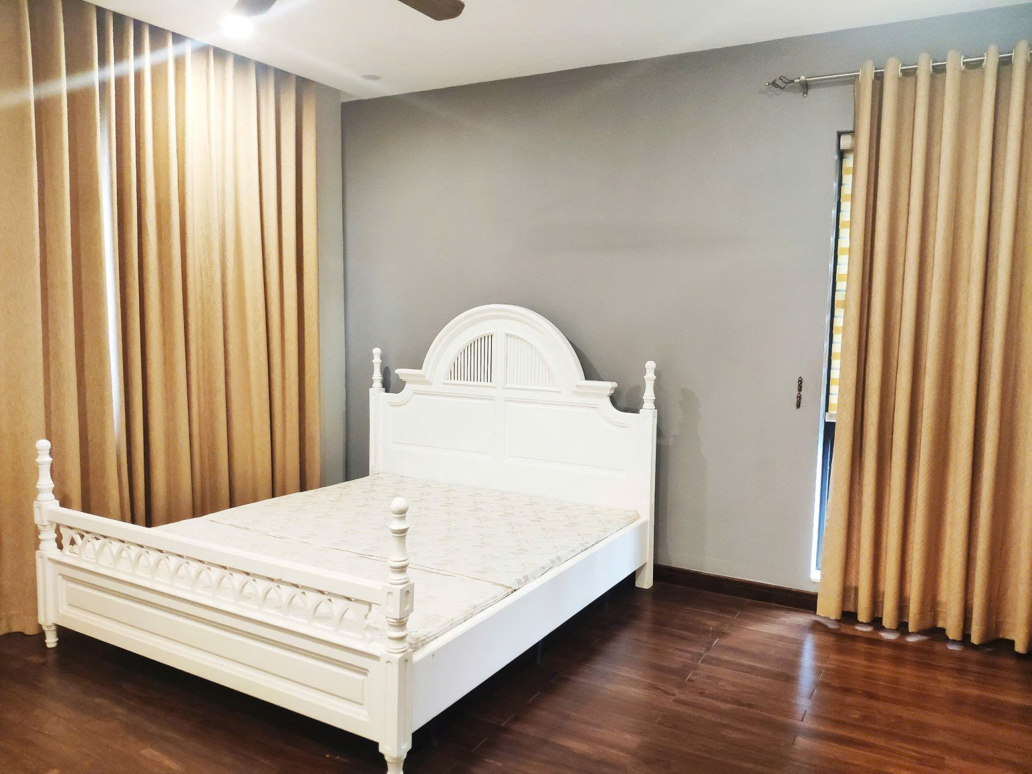 Chính chủ nhờ bán căn nhà phố vườn 230m2,full đồ bên Parkriver Ecopark 6