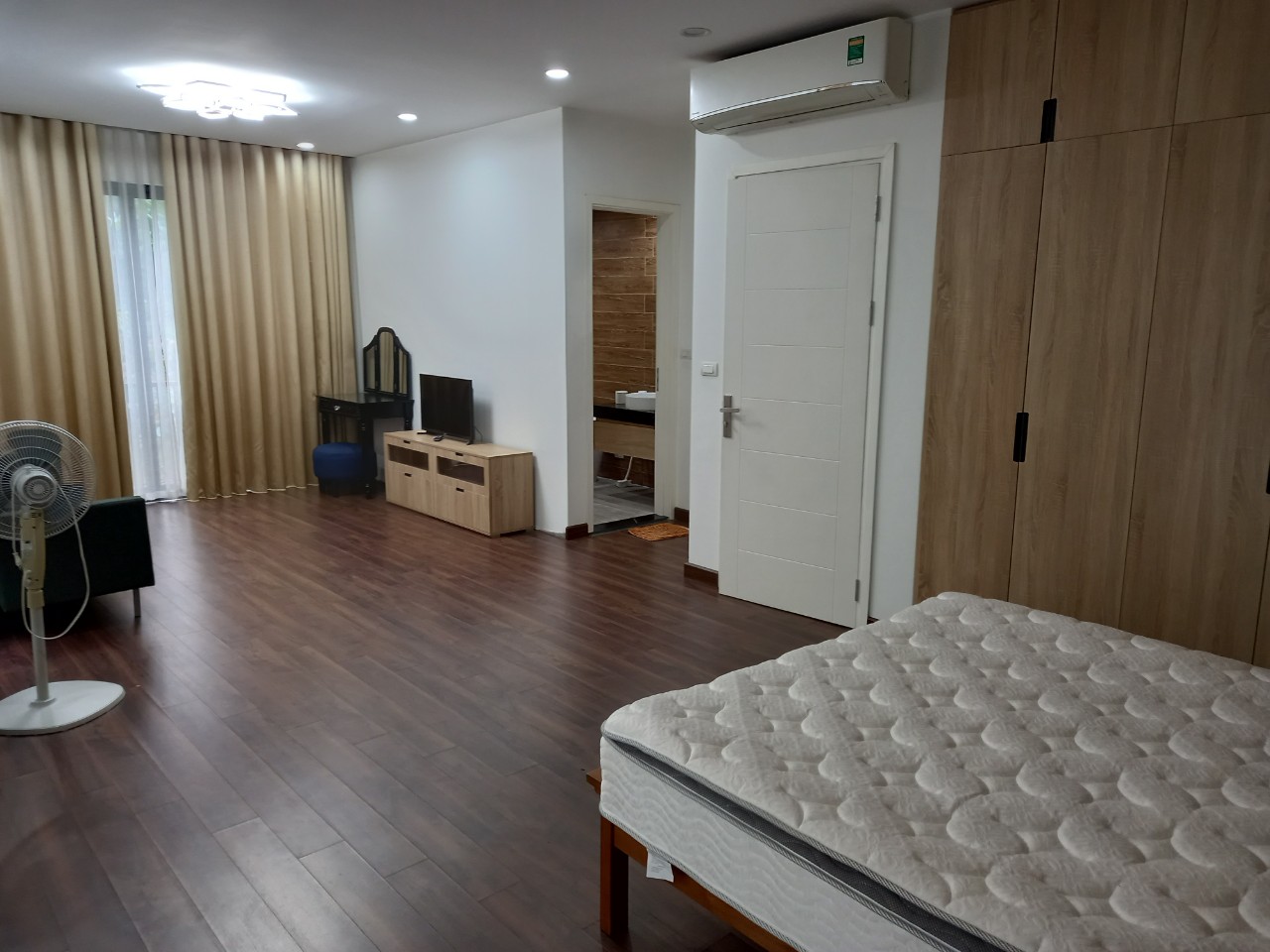 CHO THUÊ BIỆT THỰ SÂN VƯỜN 240M2 Ở KHU MIMOSA ECOPARK, HƯNG YÊN 9