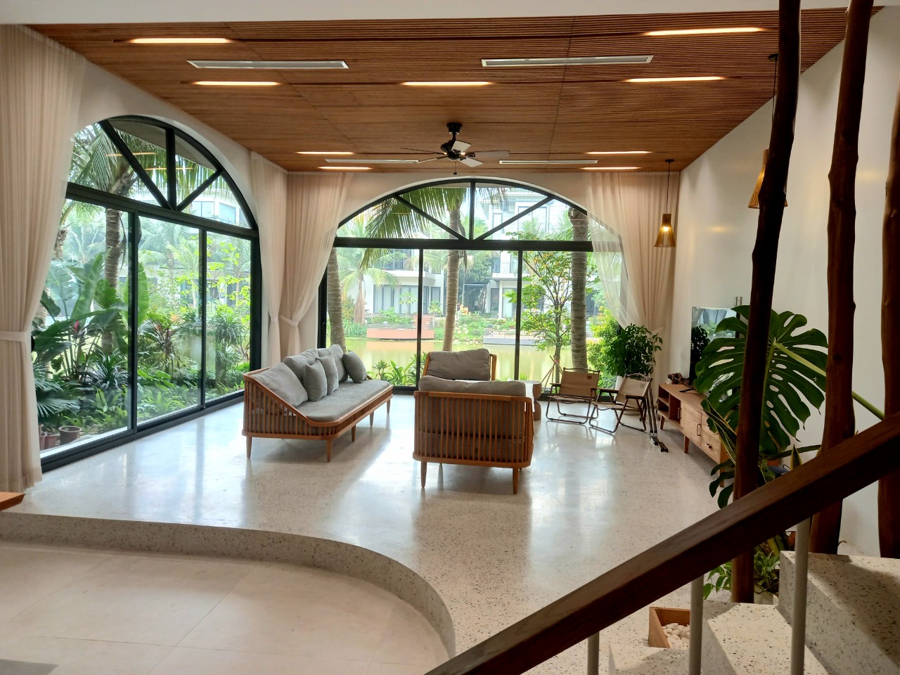 CHO THUÊ CĂN BIỆT THỰ ĐẢO 300M2,4PN,ĐỦ ĐỒ BÊN ECOPARK,HƯNG YÊN 1