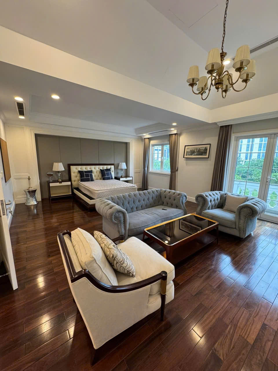 Cho thuê căn Biệt Thự Đơn lập 4 phòng ngủ,đủ đồ có view sông bên Vinhomes Riverside Long biên 8