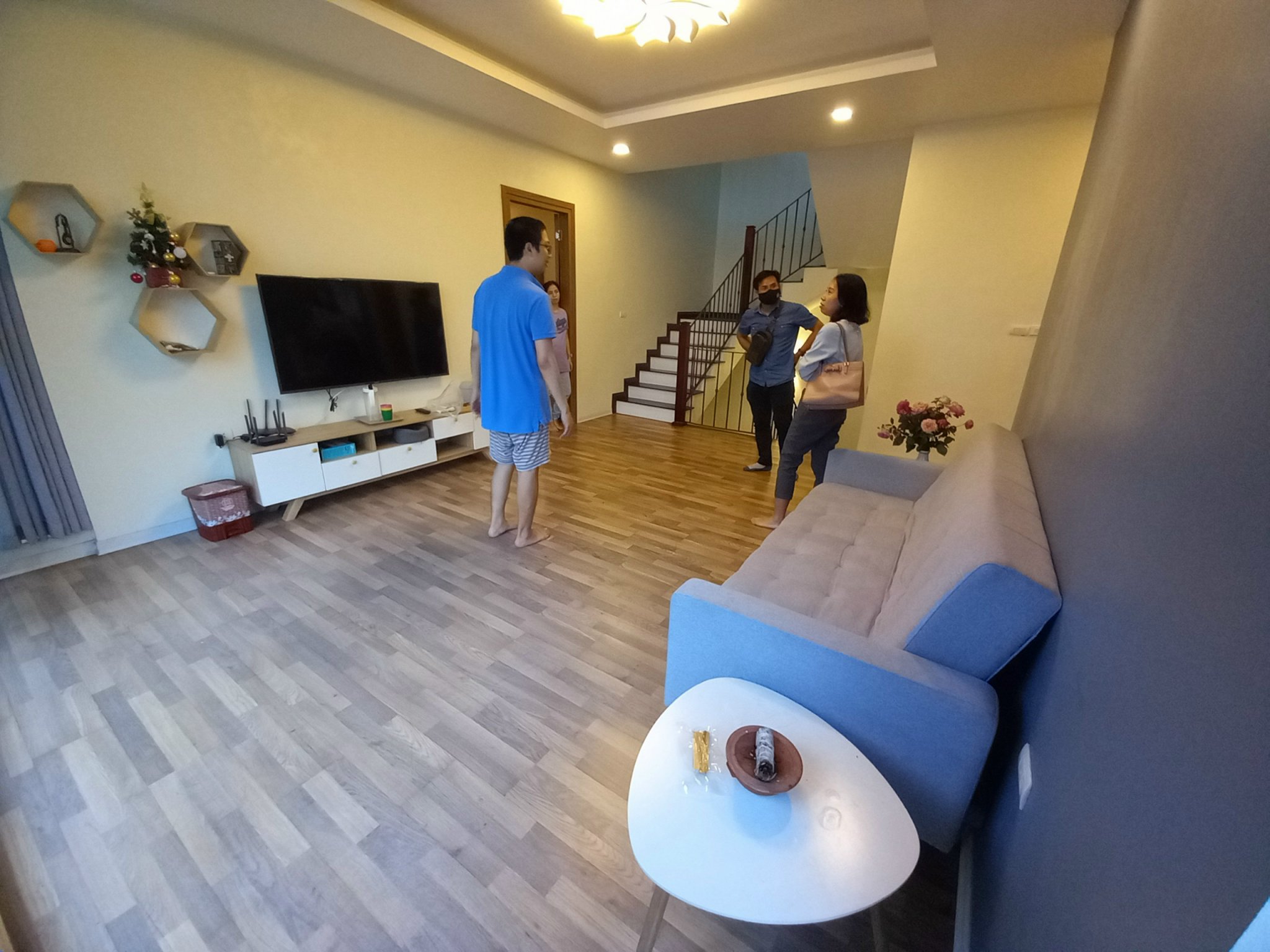 CHO THUÊ CĂN BIỆT THỰ SÂN VƯỜN 250M2,4PN,FULL ĐỒ BÊN PARKRIVER ECOPARK,HƯNG YÊN. 2